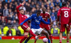 开云体育APP下载-足球盛事中球员飒爽英姿，比赛激烈继续