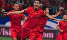 开云体育视频直播-中国足球职业赛事全面开展，球队士气高昂追求胜利的简单介绍