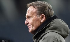 开云体育直播-沙尔克遭遇重创，保级压力增大