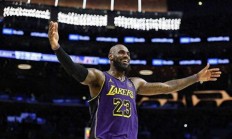 开云在线直播-劲敌表现抢眼，全场尽展球技的简单介绍