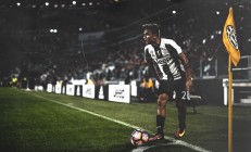 开云在线赛事平台-非洲雄鹰绝杀紫百合，库尔图瓦防线崩溃之夜