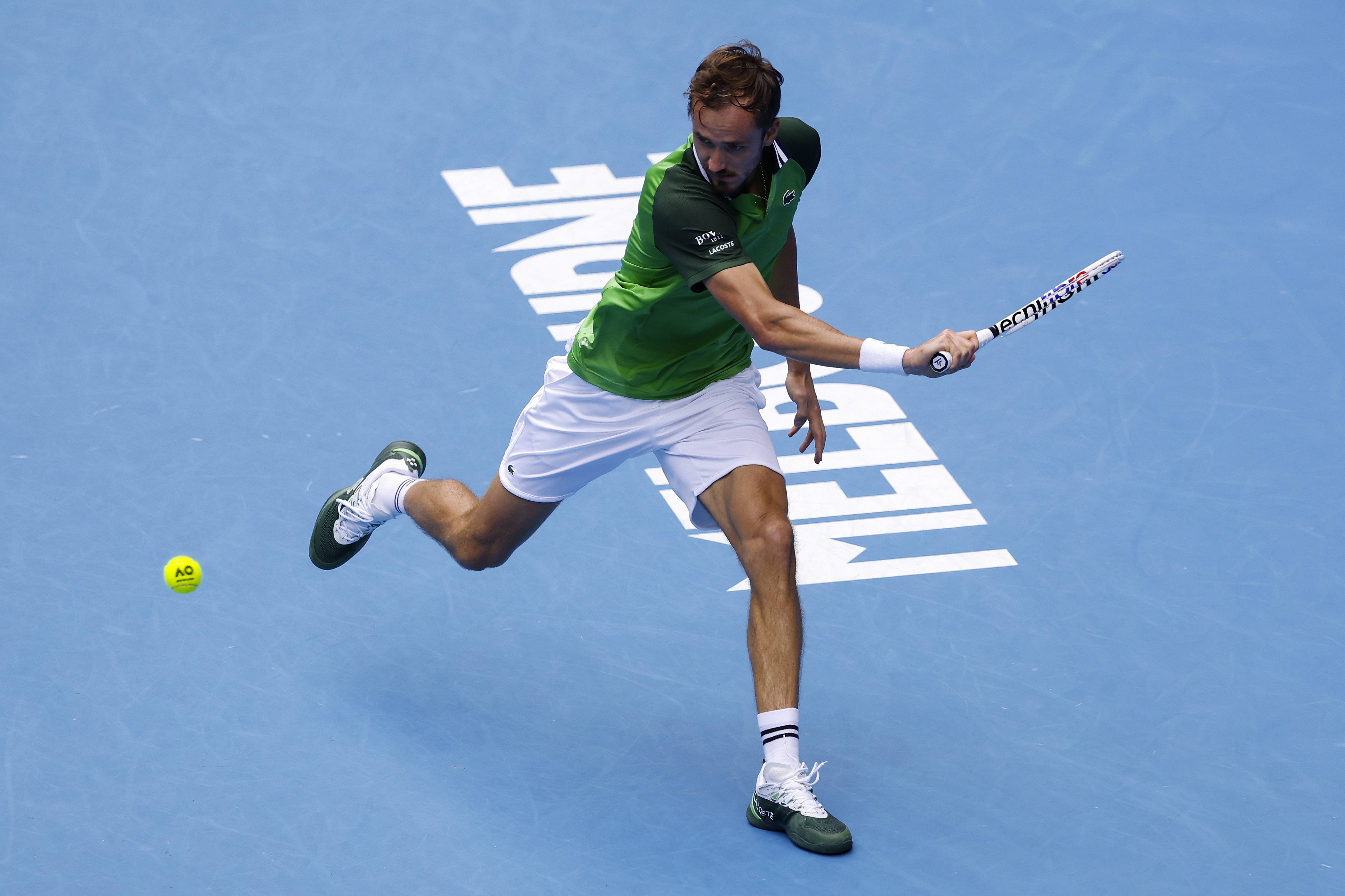 意大利网球队鏖战法国网球队，梅德韦杰夫绝境逆转的简单介绍