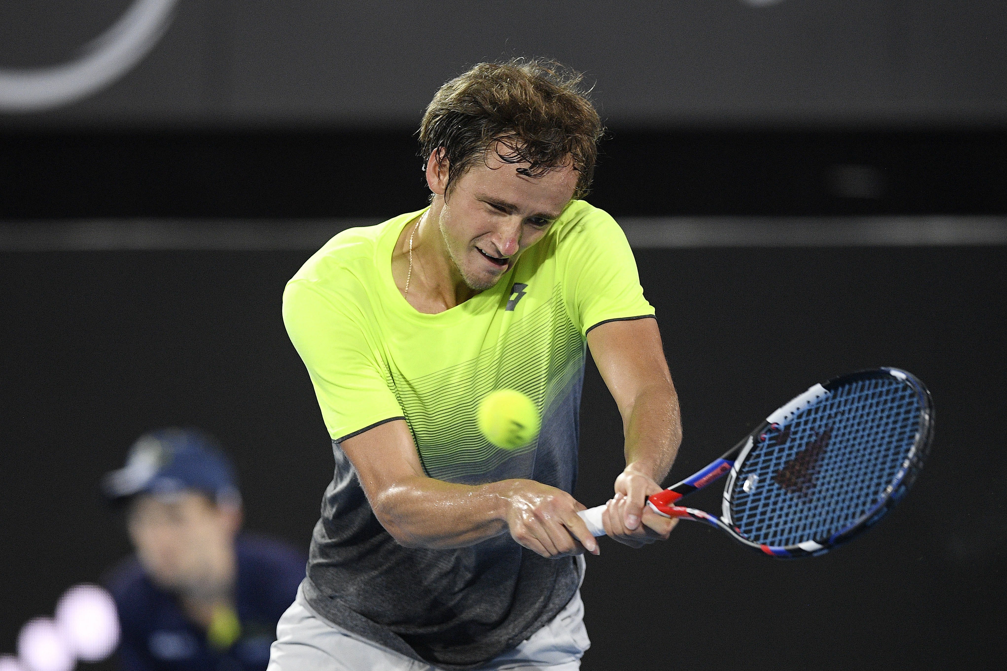 意大利网球队鏖战法国网球队，梅德韦杰夫绝境逆转的简单介绍