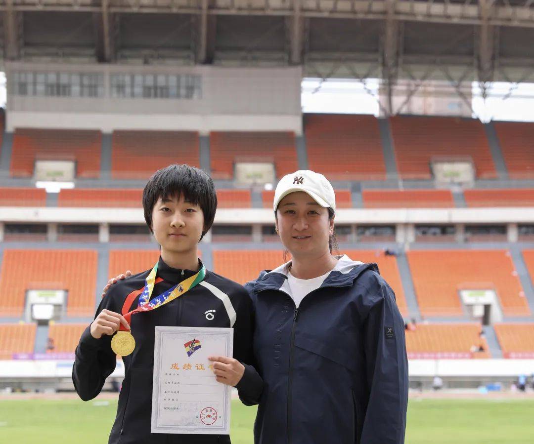 长跑项目选手奋勇拼搏夺得奖牌殊荣的简单介绍 长跑项目选手奋勇拼搏夺得奖牌殊荣的简单介绍