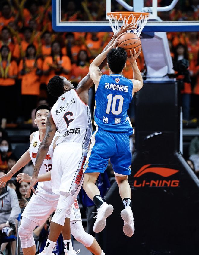 江苏男篮取得关键胜利,实现反弹 江苏男篮取得关键胜利,实现反弹