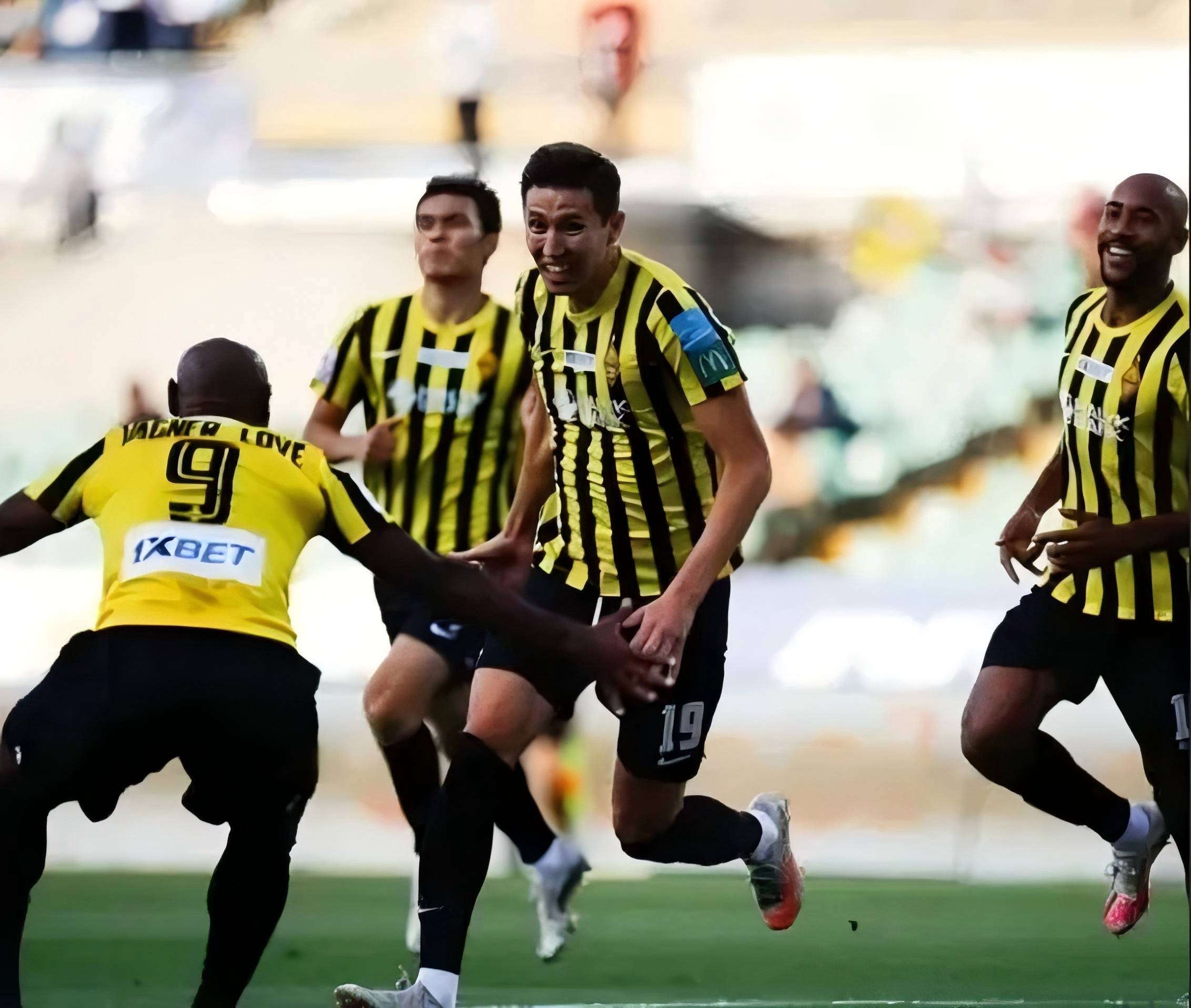 包含欧冠强队展现实力，巨星燃情战场争夺荣耀的词条