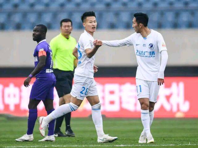 包含大连人主场险胜天津泰达，取得不错开局的词条