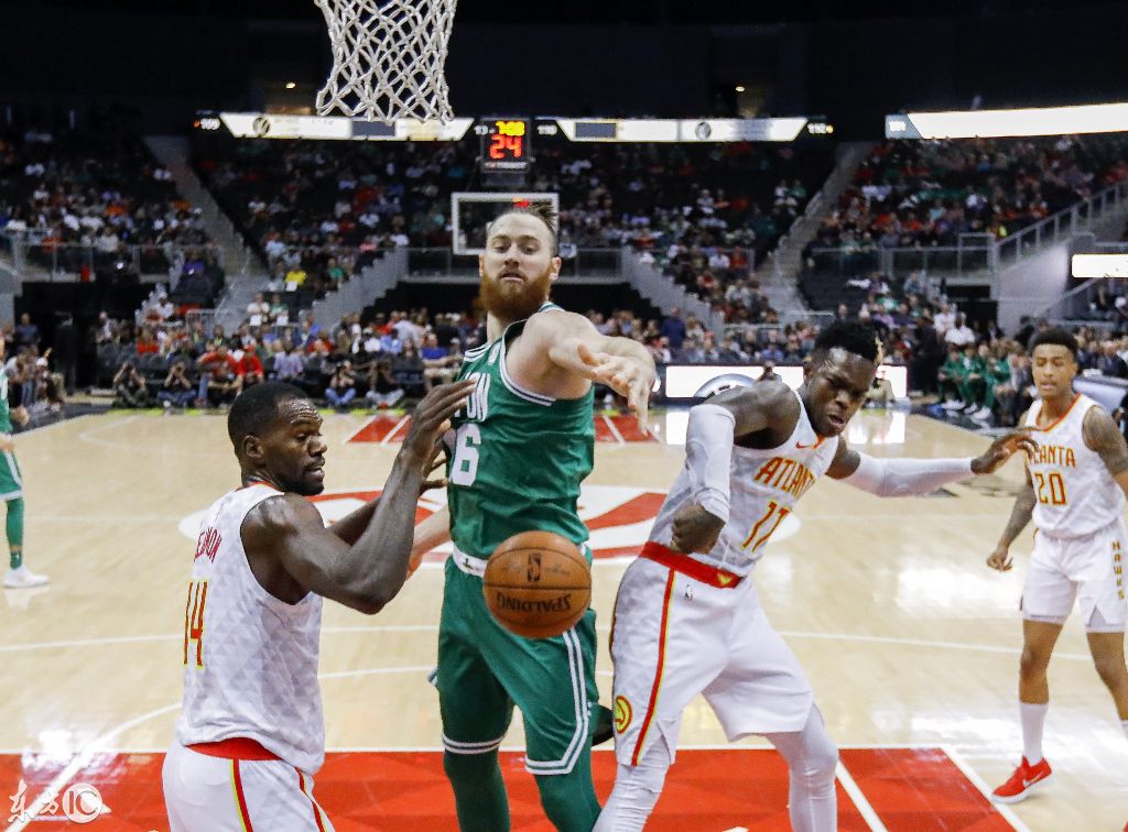 骑士险胜深圳队，塔图姆带队取胜