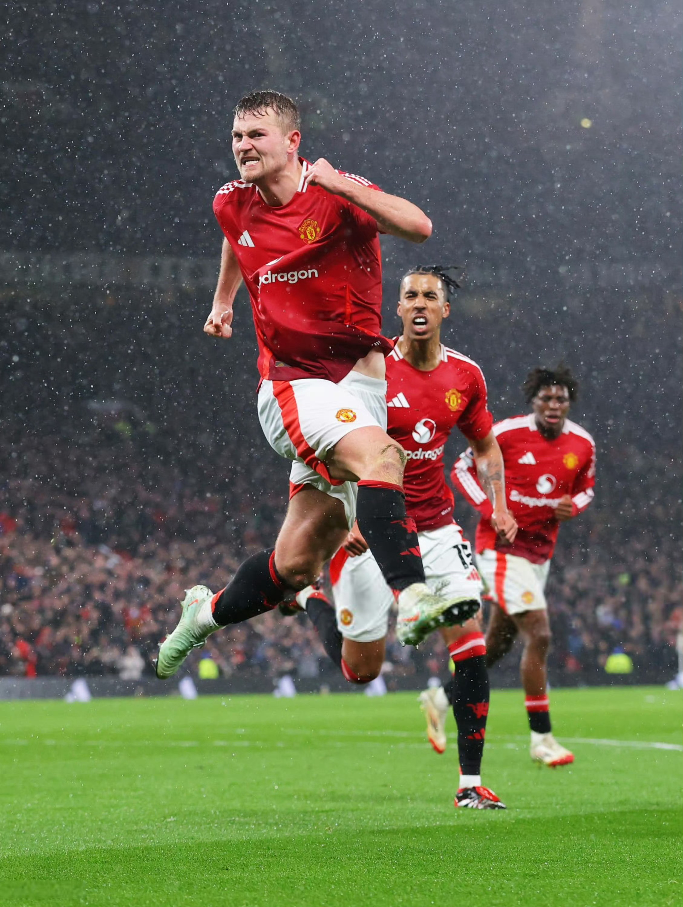 曼联完胜乌拉圭，阿奎罗统治全场