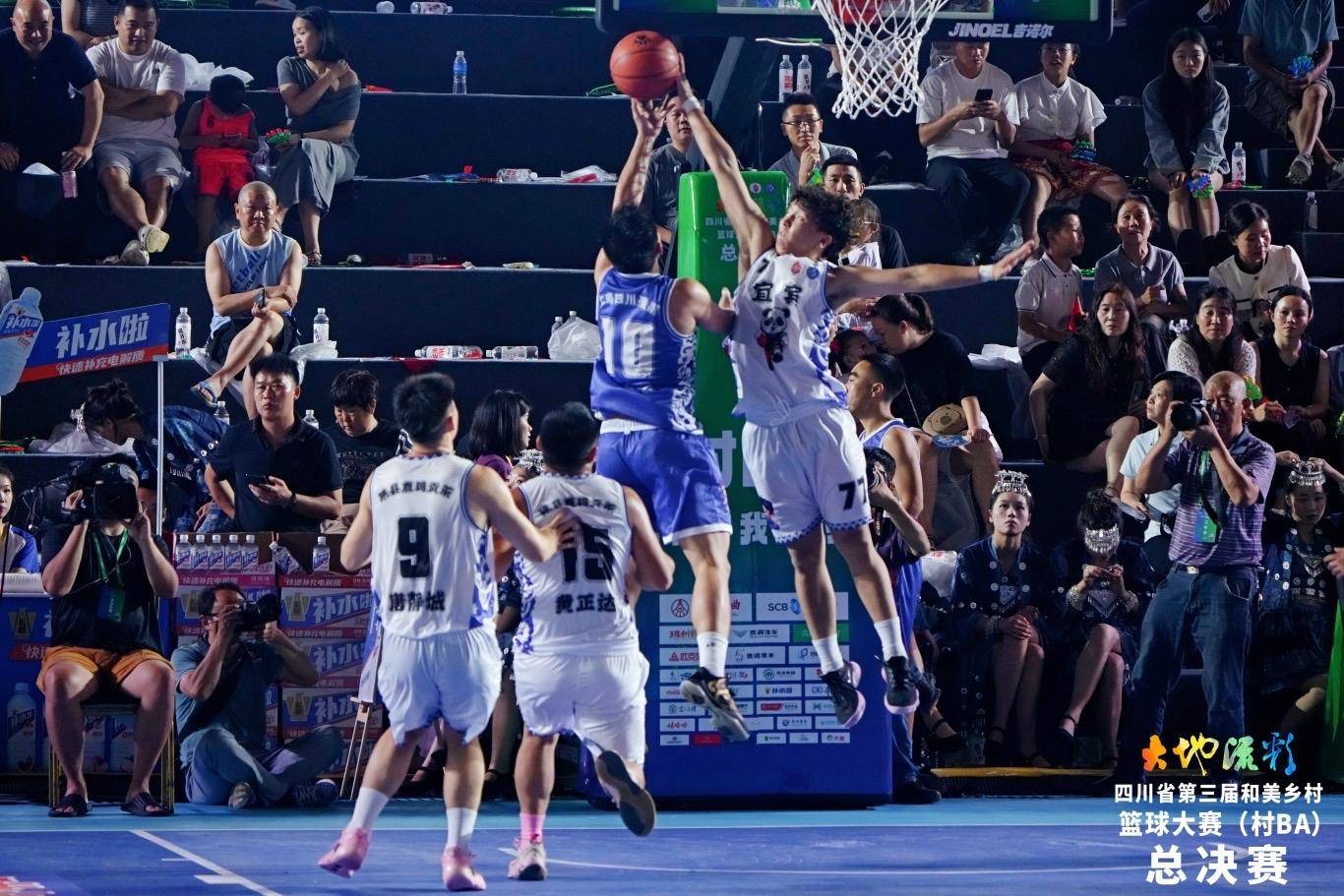 关于球场竞技气氛浓烈，实力对决激动人心！的信息