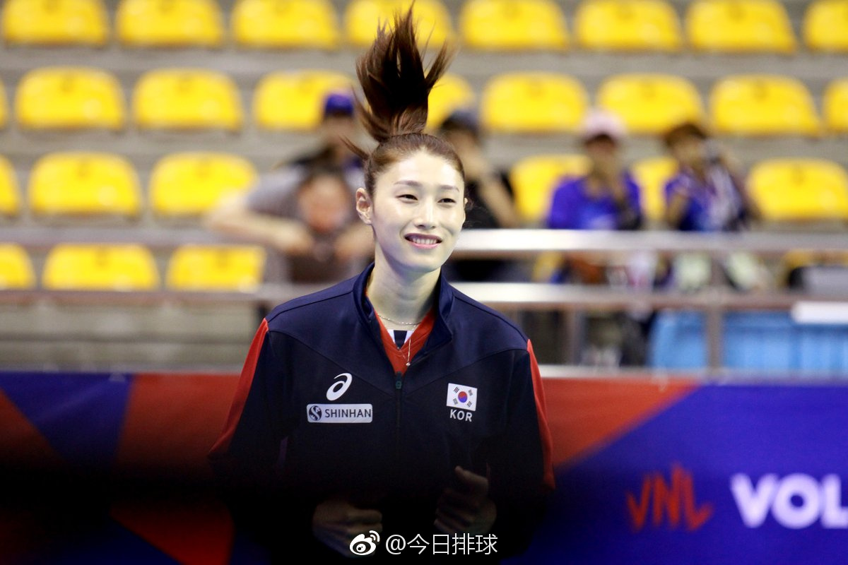 关于韩国队横扫法国队，黄鸭组合高光表现的信息