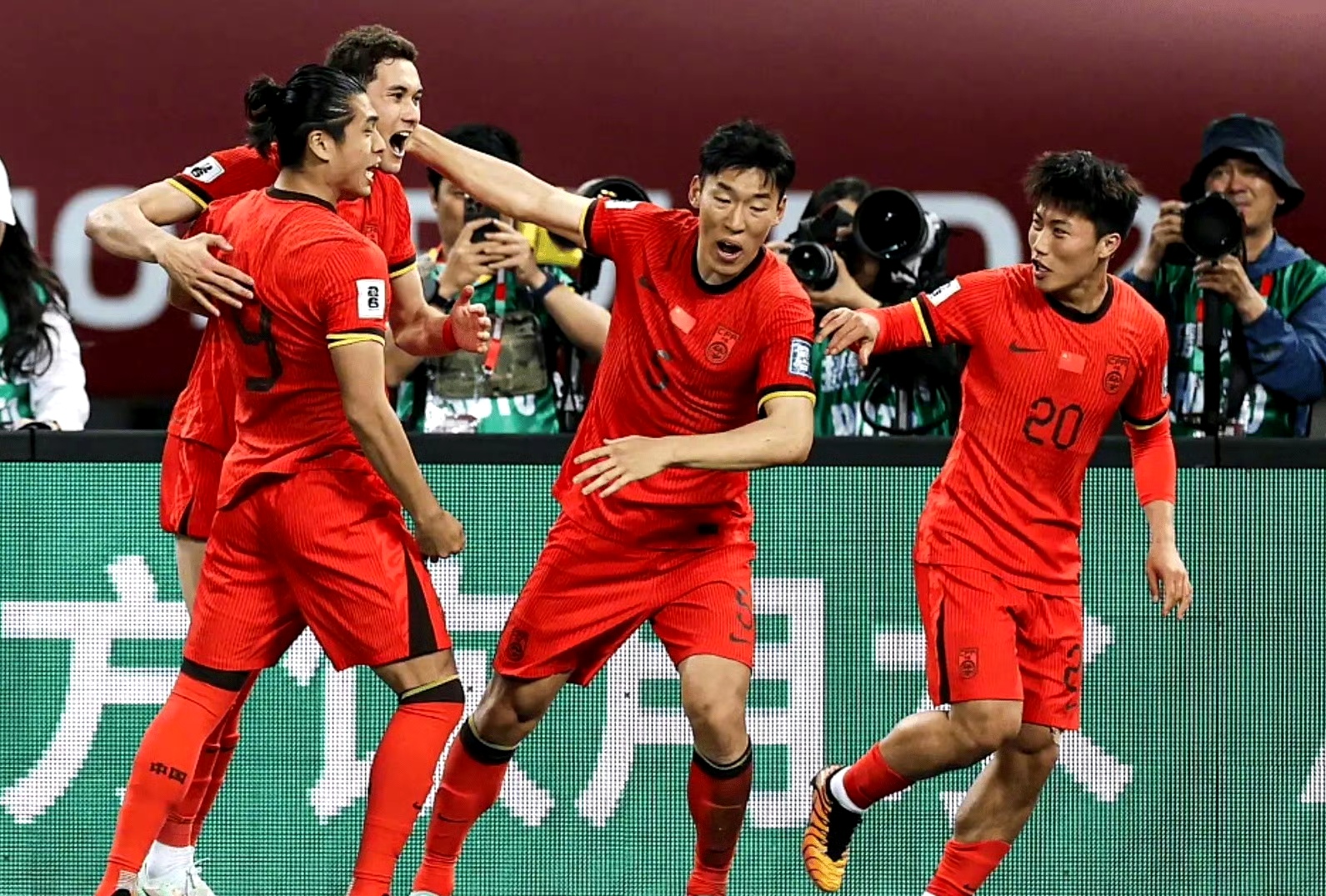 包含巴尔干小国做梦都想的事：实现淘汰赛晋级的词条